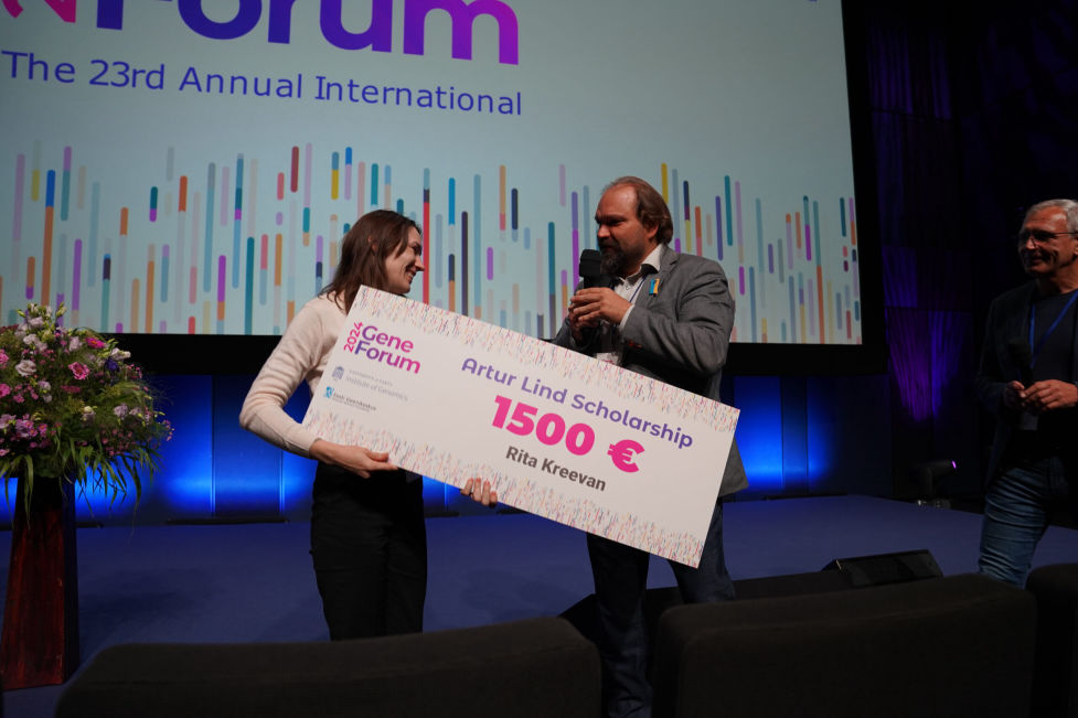 Rita Kreevan - receiving the first place award of the Artur Lind Scholarship