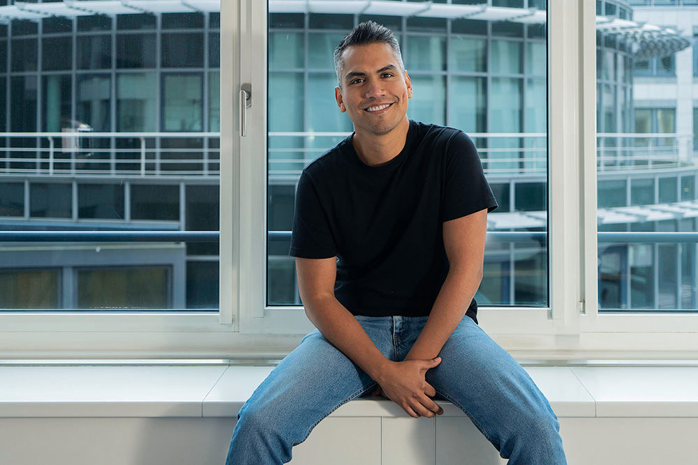 Eric Roldan, a PHD student posing for his profile picture at ScaDS AI 